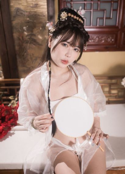 电影院把手探进她的裙底小说_BD在线手机播放